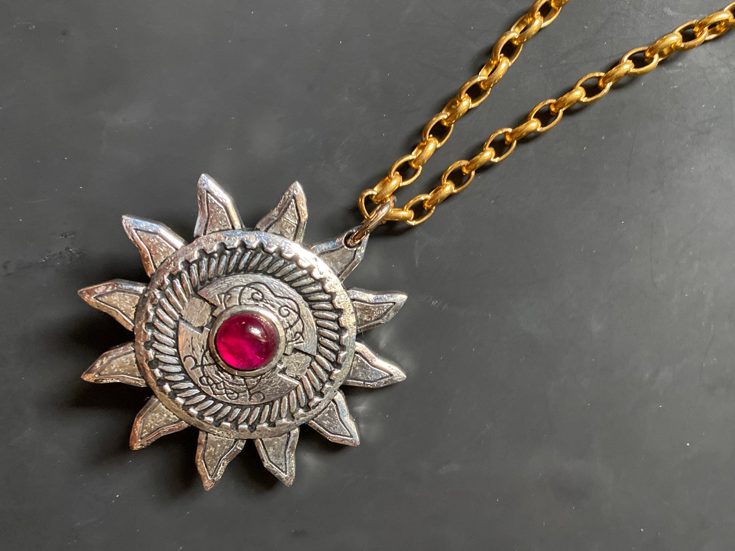 Holy Symbol of Ravenkind (D&D)